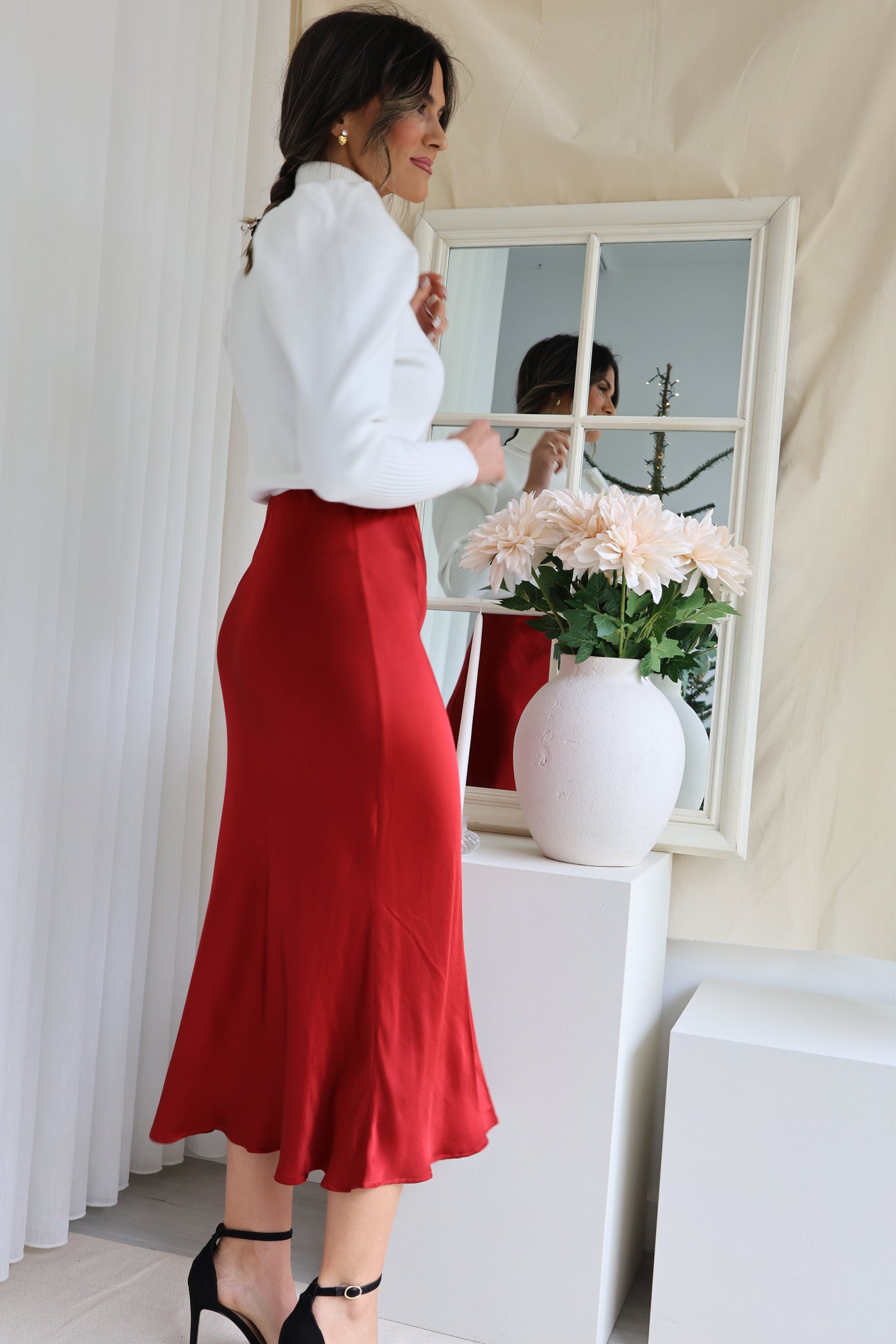 Aida red skirt